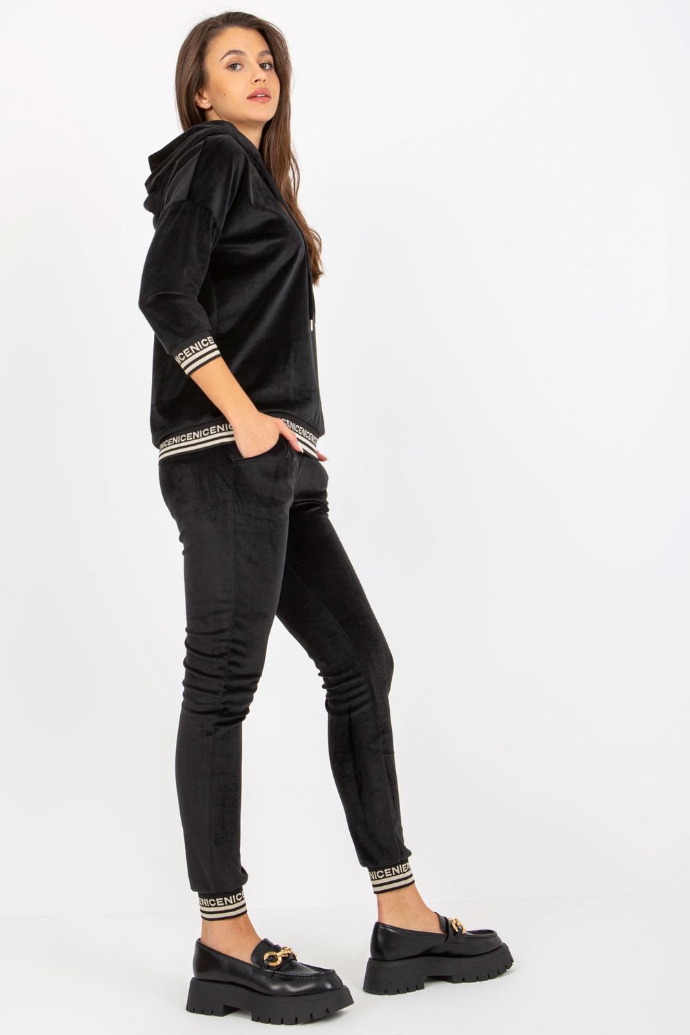 Conjunto modelo 172688 Relevance