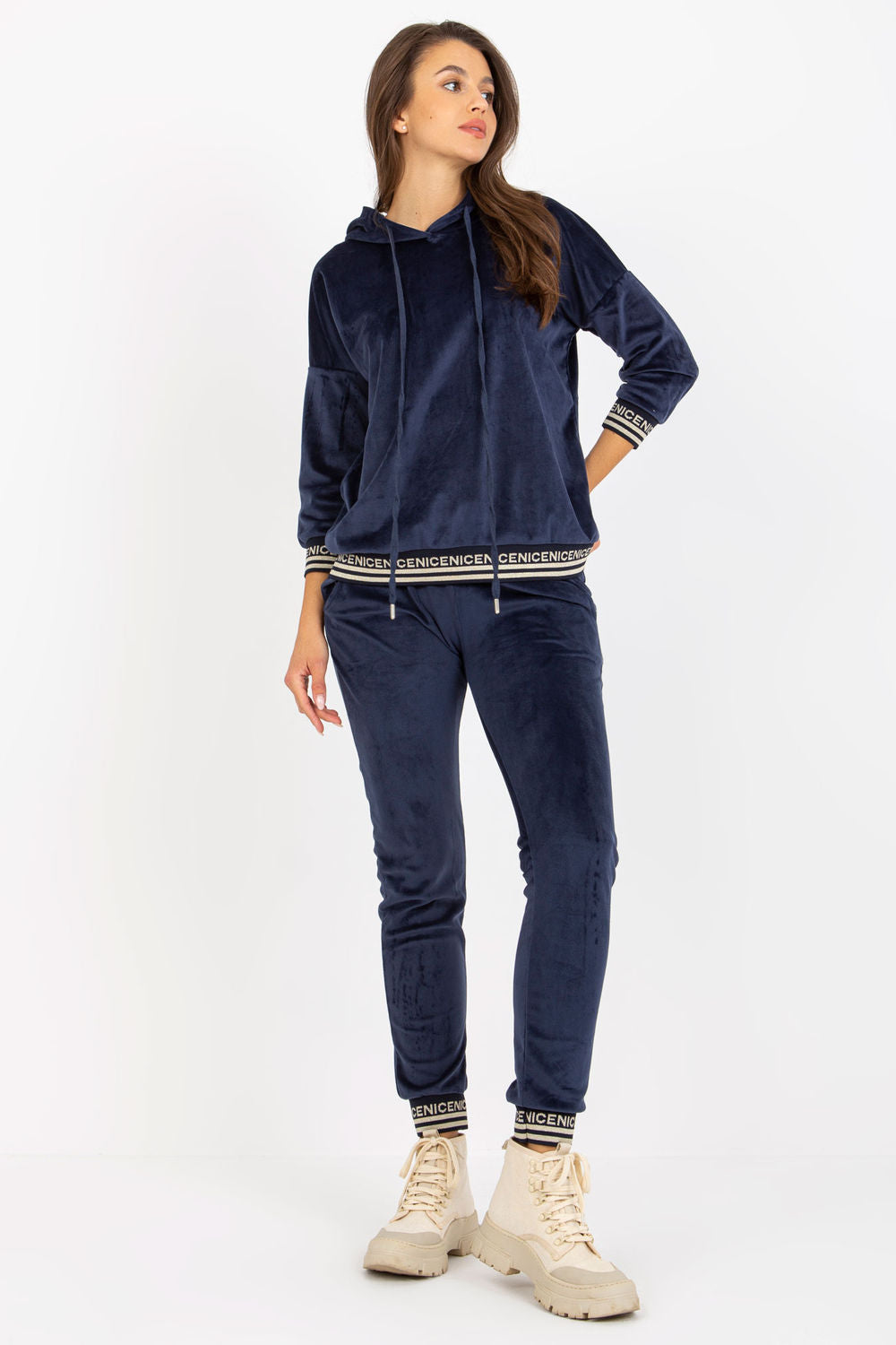 Conjunto modelo 172689 Relevance