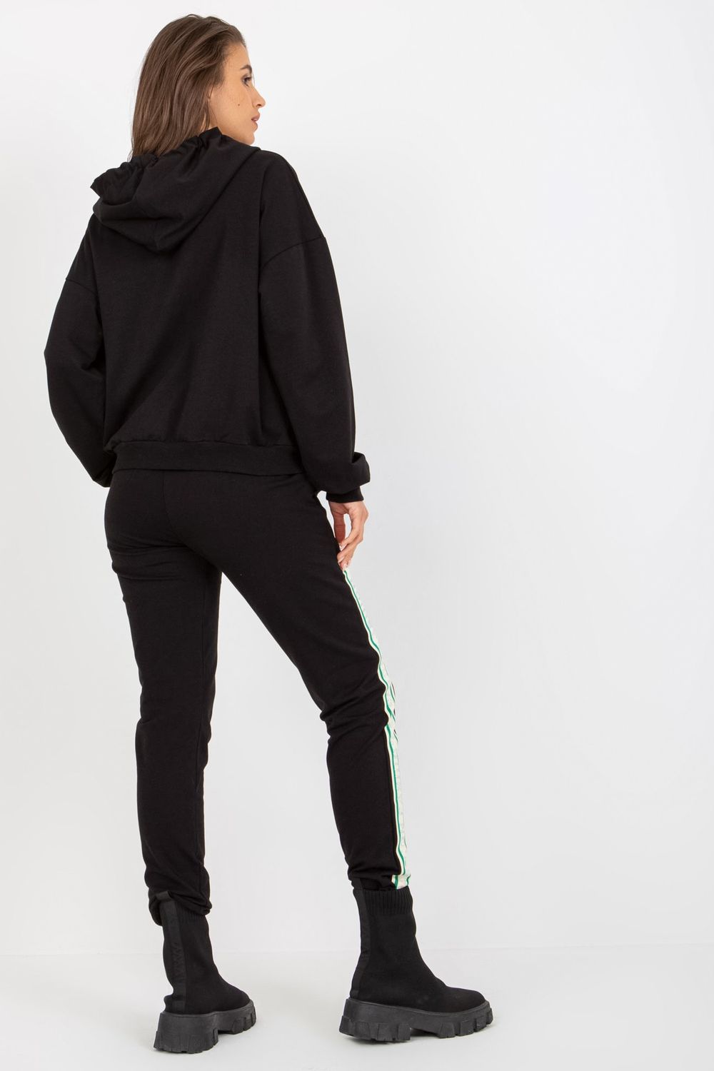 Conjunto modelo 172722 Relevance