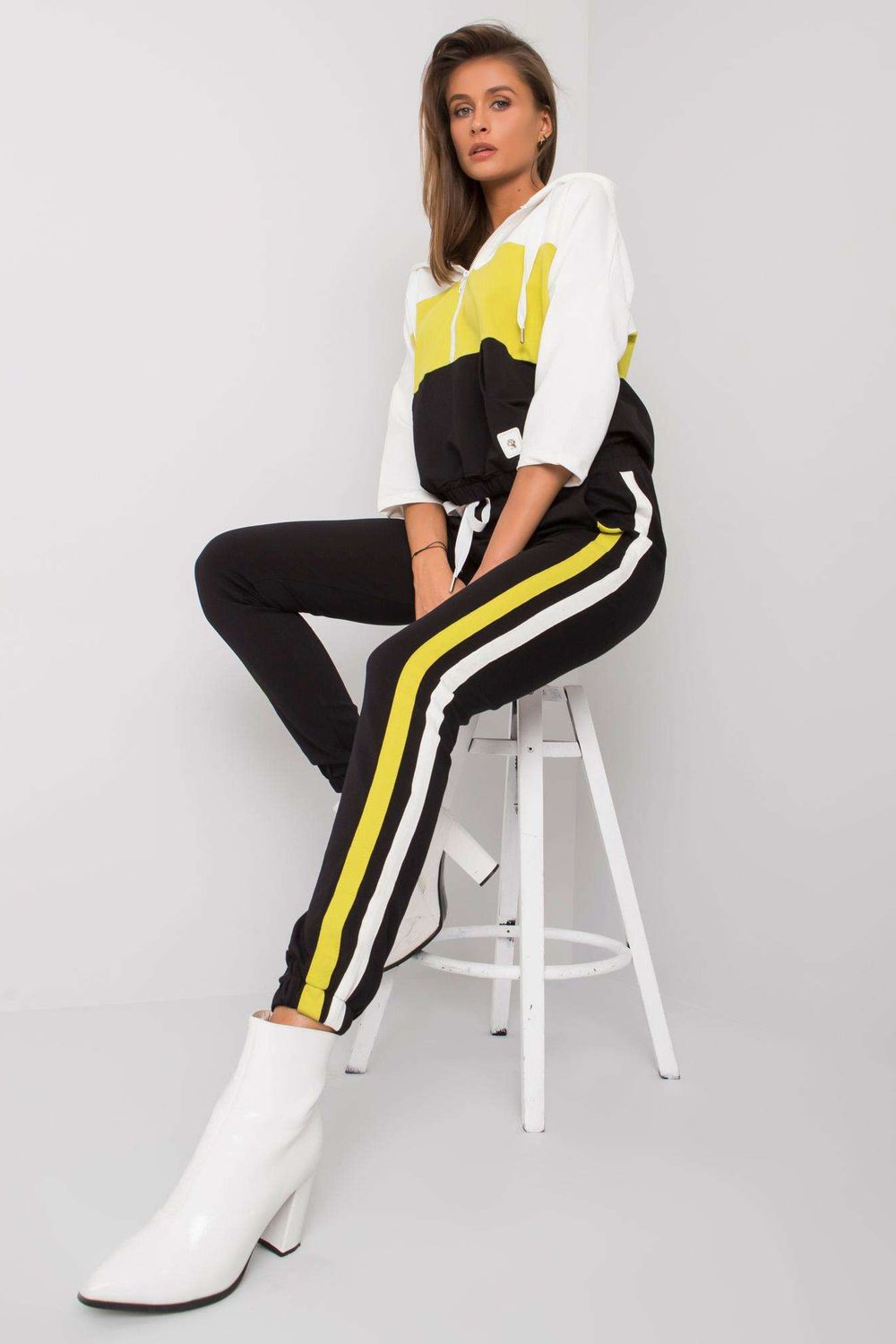Conjunto modelo 172740 Relevance