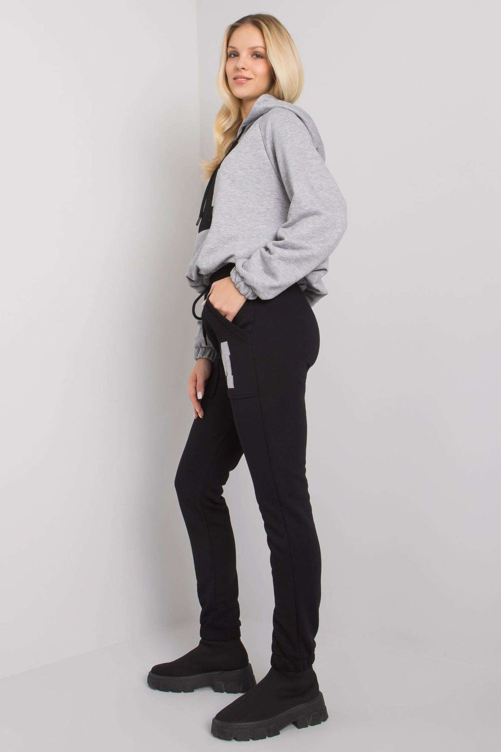 Conjunto modelo 172745 Relevance