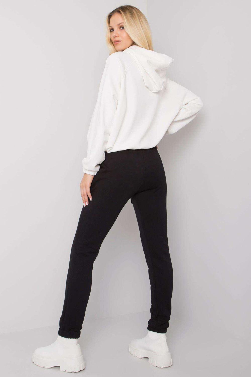 Conjunto modelo 172746 Relevance