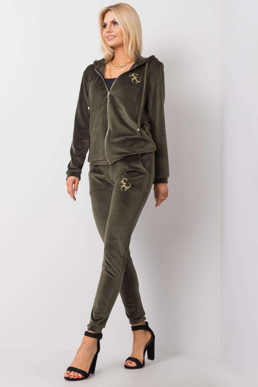 Conjunto modelo 173386 Relevance