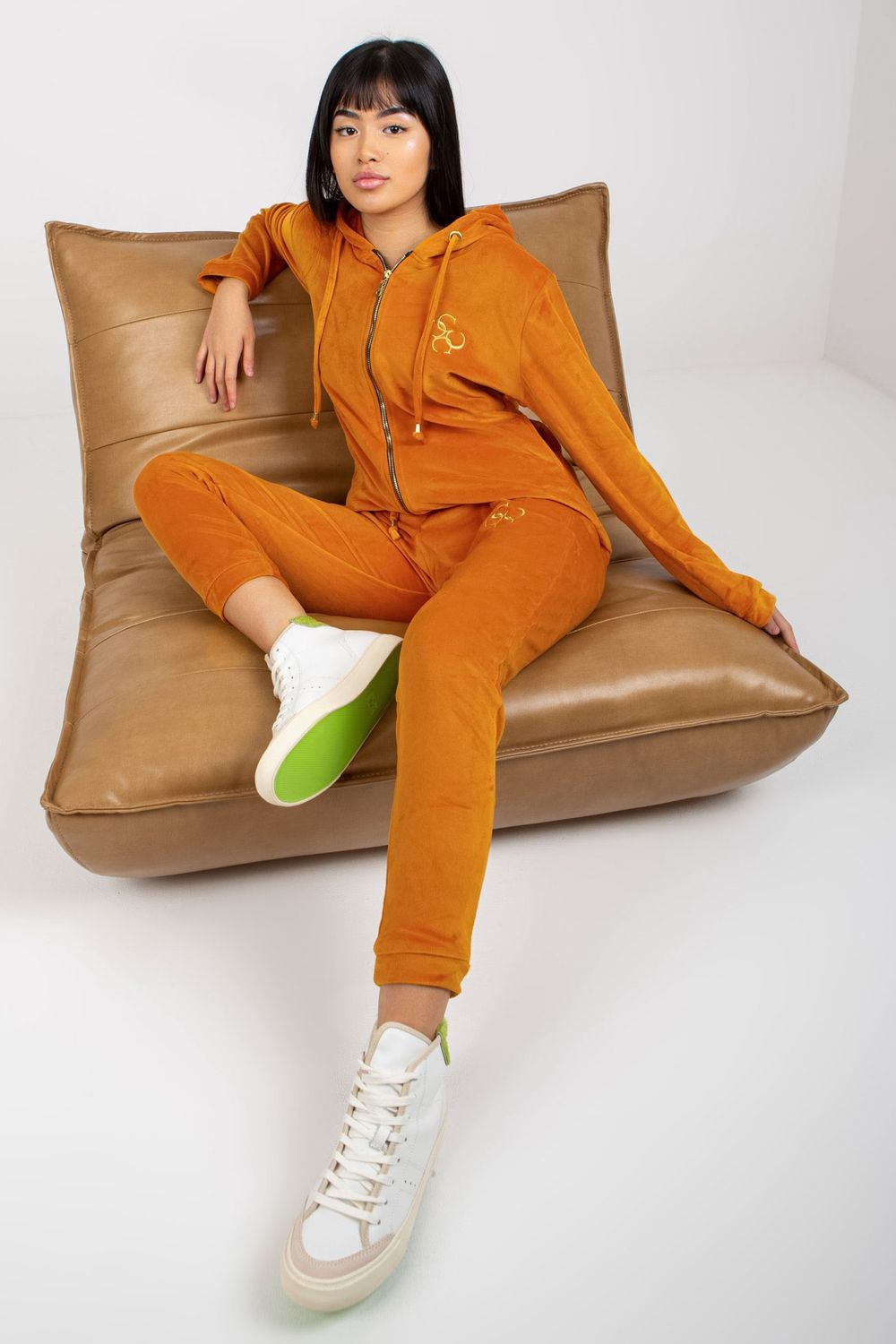 Conjunto modelo 176365 Relevance