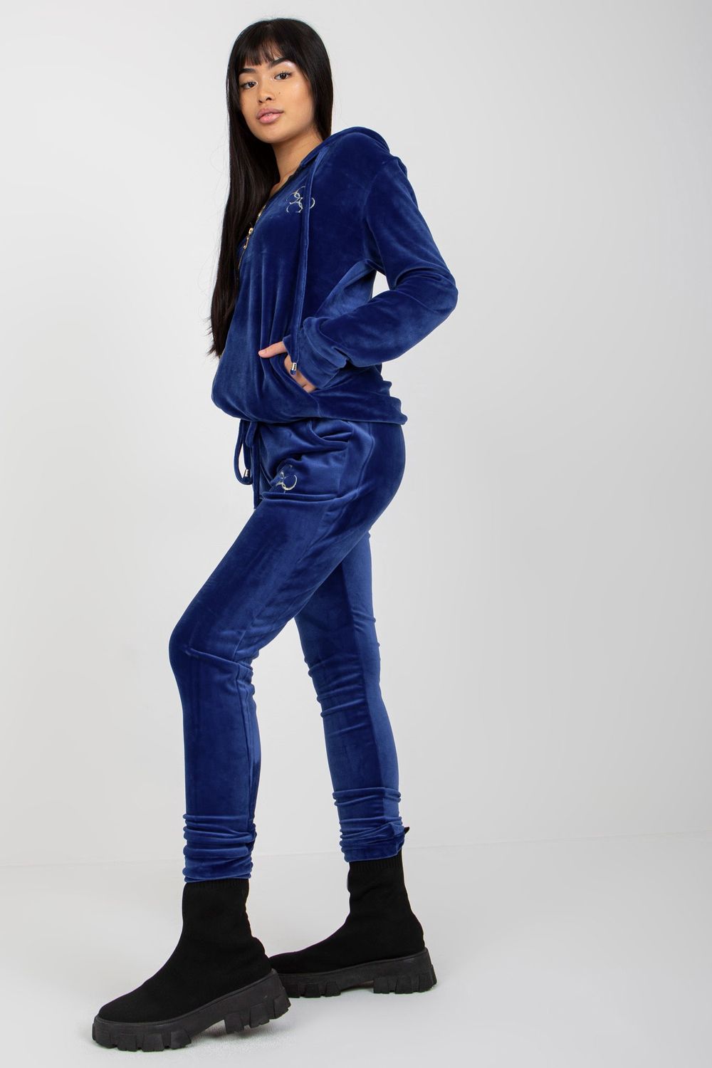 Conjunto modelo 176366 Relevance