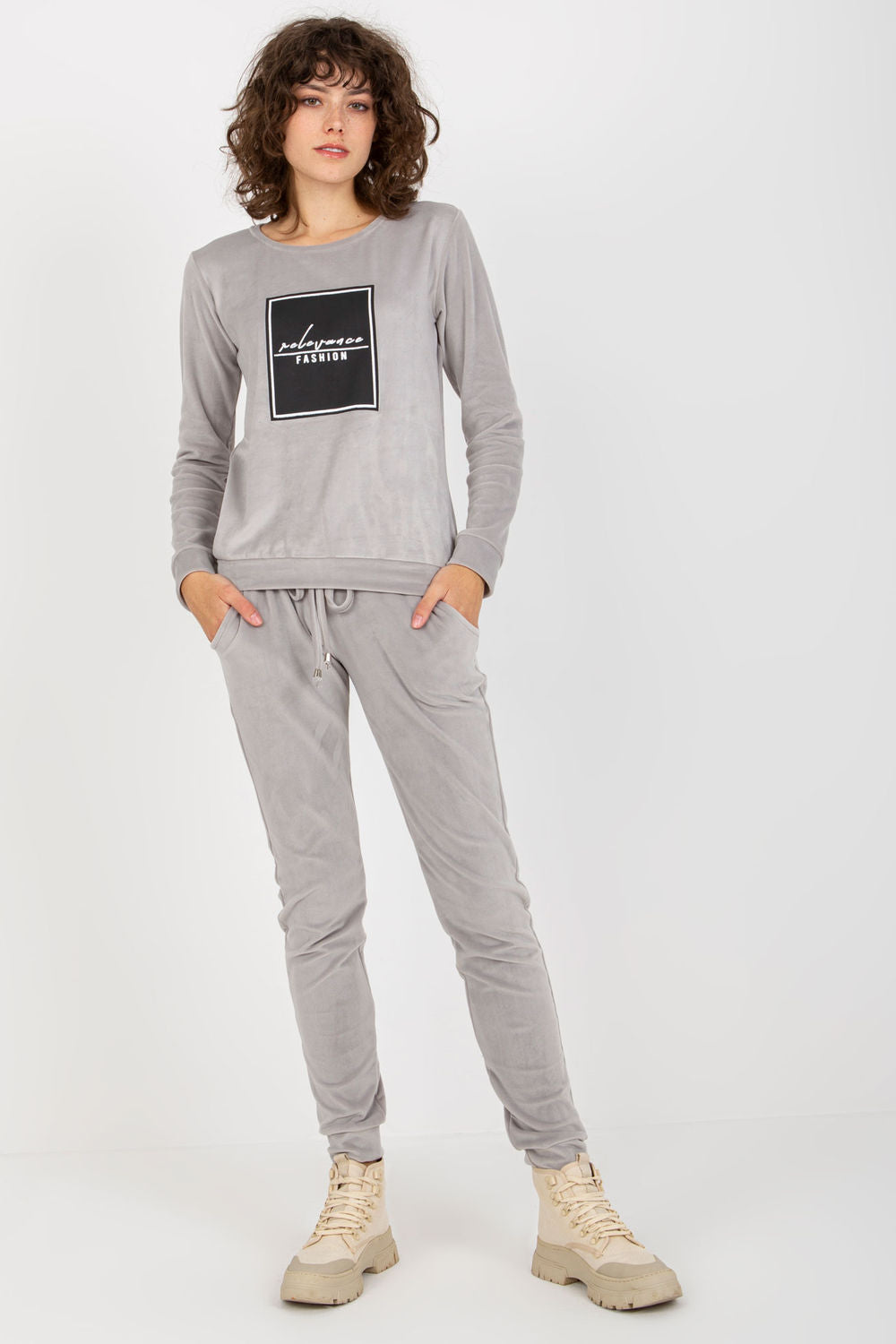 Conjunto modelo 177072 Relevance