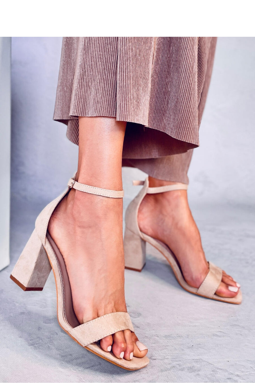 Sandalias tacón modelo 180730 Inello