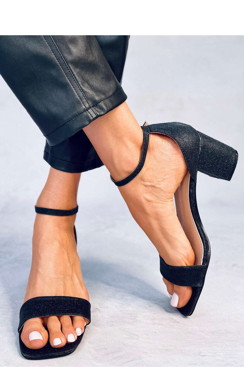 Sandalias tacón modelo 181954 Inello