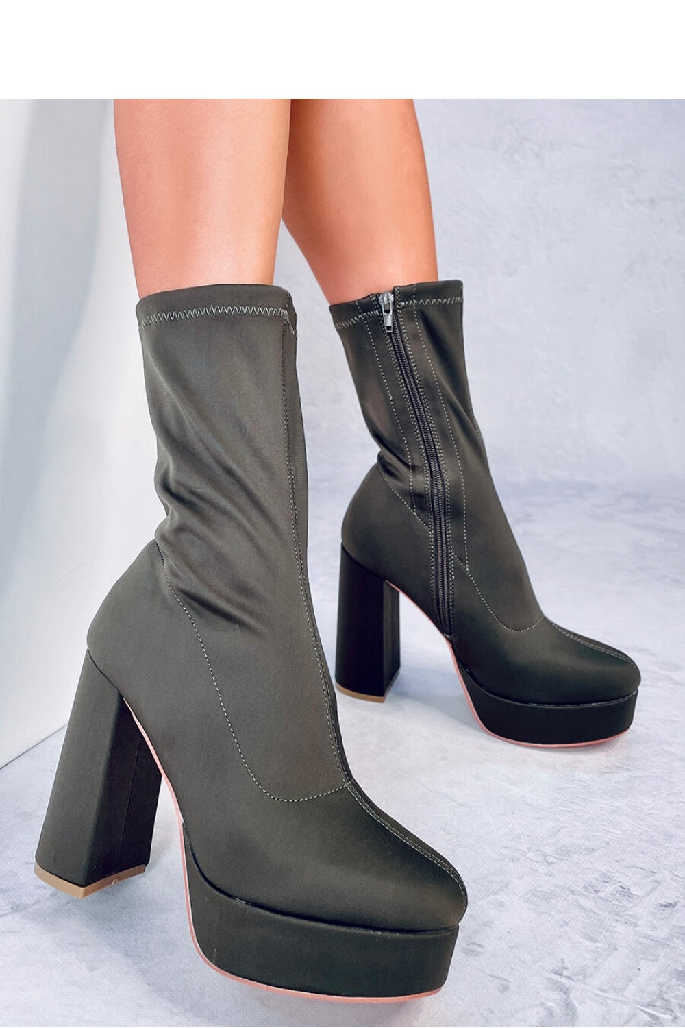 Botas tacón modelo 184335 Inello