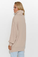 Jersey de cuello alto modelo 185214 Makadamia