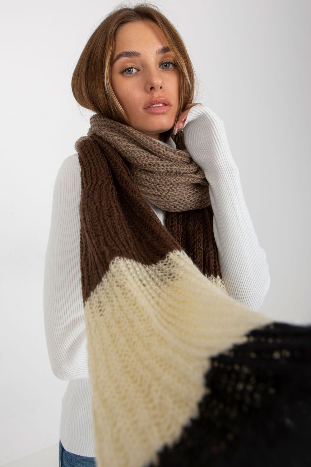 Mantón modelo 185902 AT
