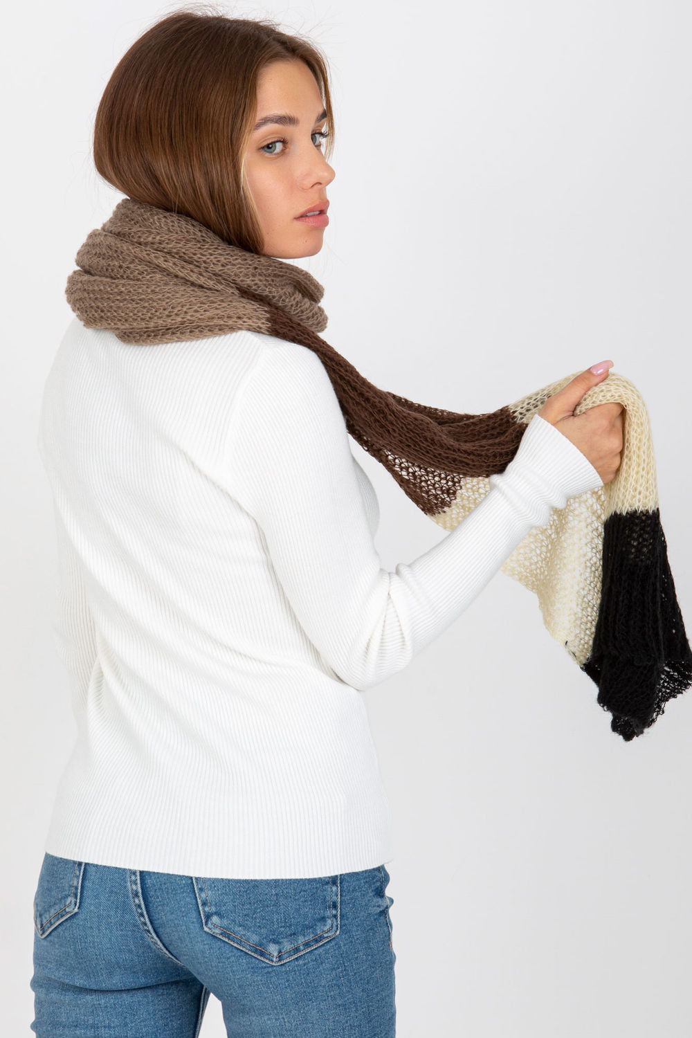 Mantón modelo 185902 AT