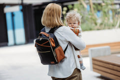 Mochila Pequeña para Pañales – Black Coffee - ZYOUNAT Boutique