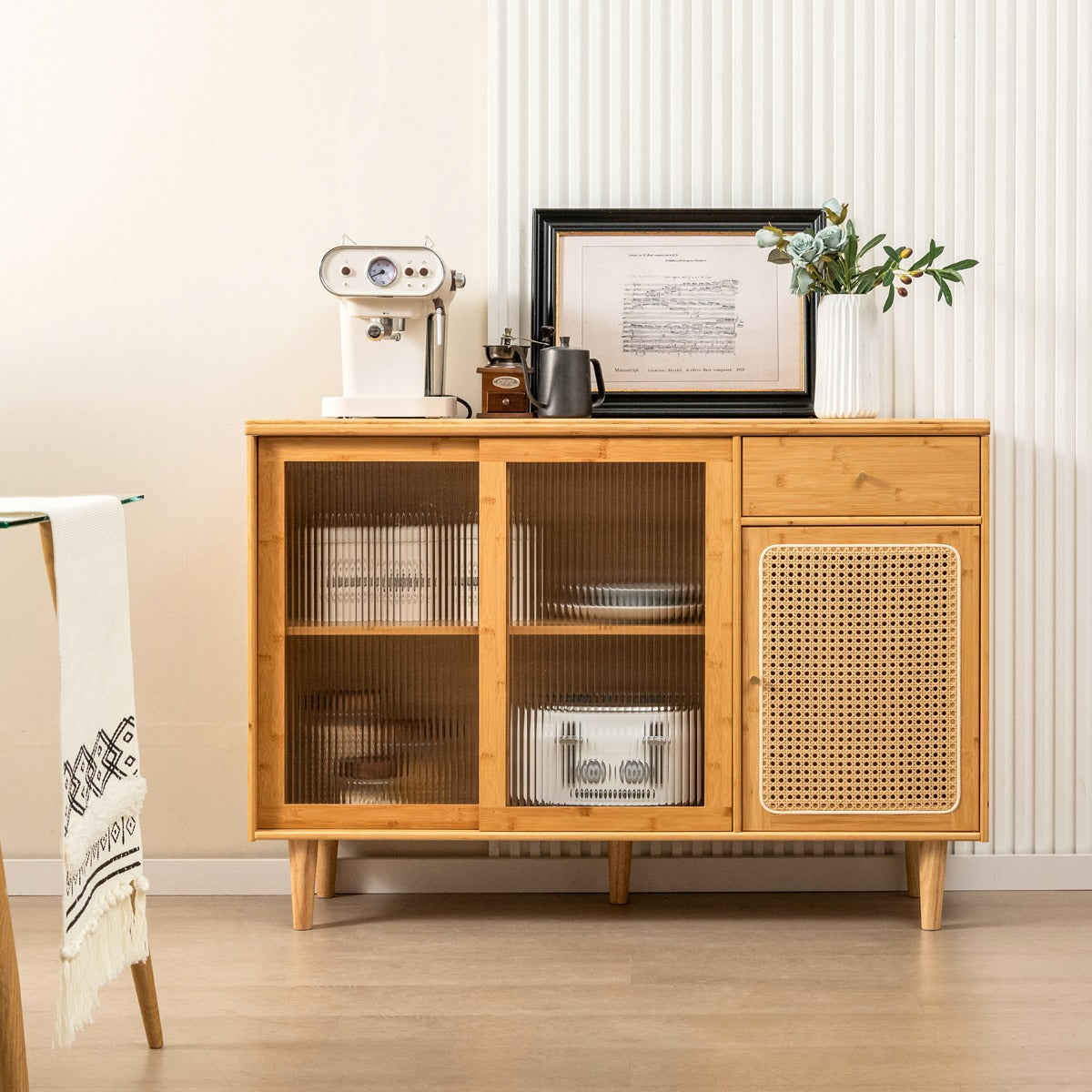 Aparador Buffet Gabinete de Almacenamiento de Bambú con Puertas Corredizas de Vidrio Templado Puerta de Ratán para Comedor Natural