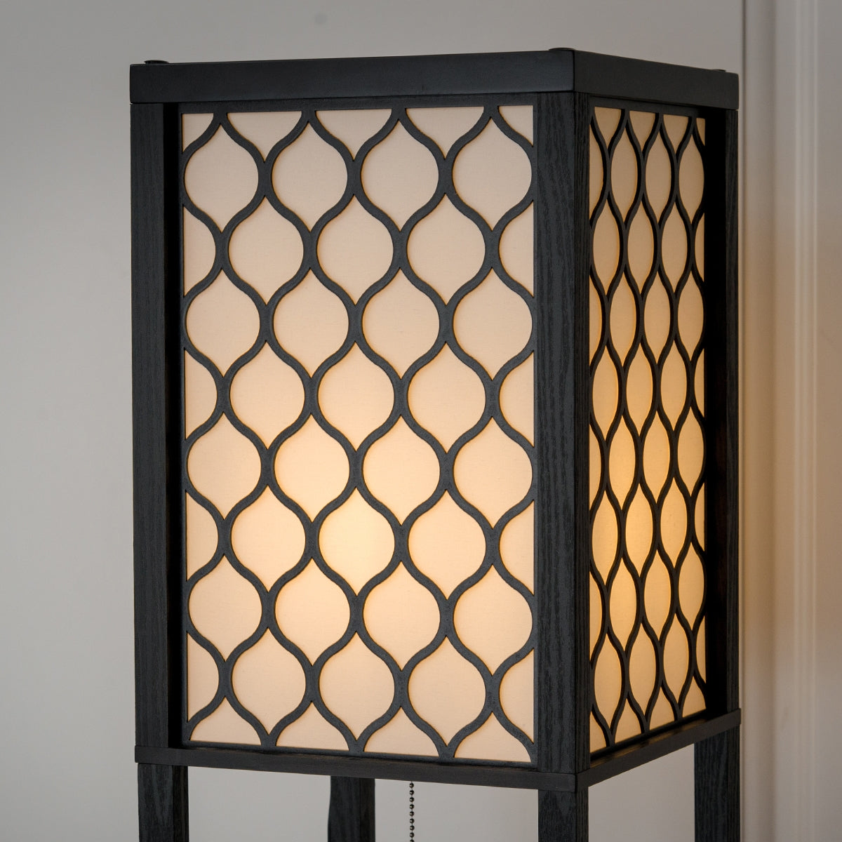 Lámpara con Estante de Madera con 3 Niveles para Decoración Salón y Dormitorio Negro 160 x 26 x 26 cm
