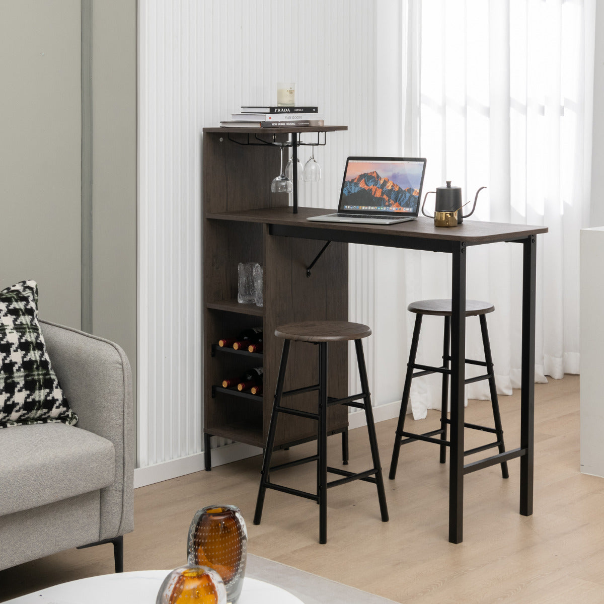 Juego de 3 Piezas Mesa y Sillas de Bar Mesa y Taburetes Industriales con Soportes para Copas Estantes para Comedor Cocina Marrón