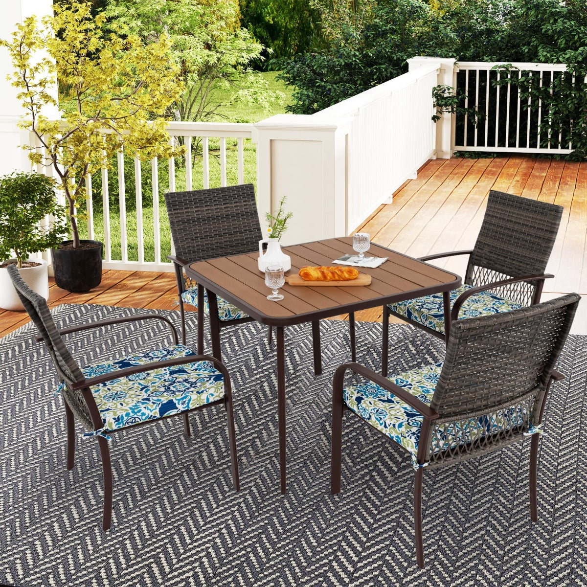 Conjunto de Comedor para Jardín 4 Sillas de Ratán con Cojines y Mesa Cuadrada con Agujero para Sombrilla
