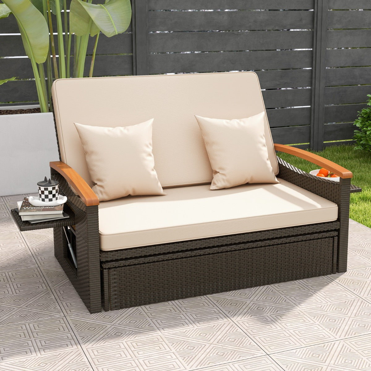 Sofá Cama de Exterior de Ratán con Reposapiés de Almacenamiento Respaldo Ajustable de 4 Niveles y Bandejas Laterales Retráctiles Beige